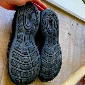 KEEN Men’s water shoes size 11.5